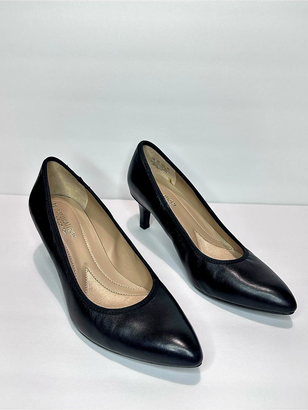 Naturalizer Pointed Toe Heels in Black US 6.5